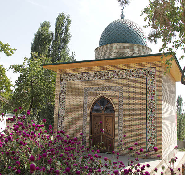 Arquitectura histórica y murallas tradicionales en Andiján, Uzbekistán