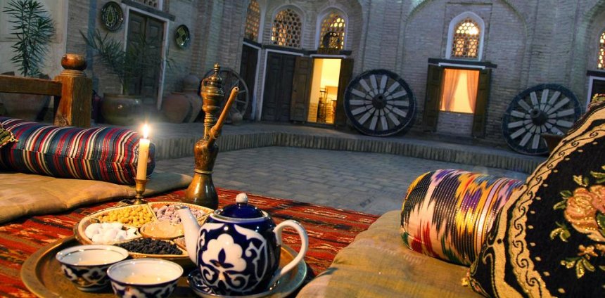 Té uzbeko servido tradicionalmente